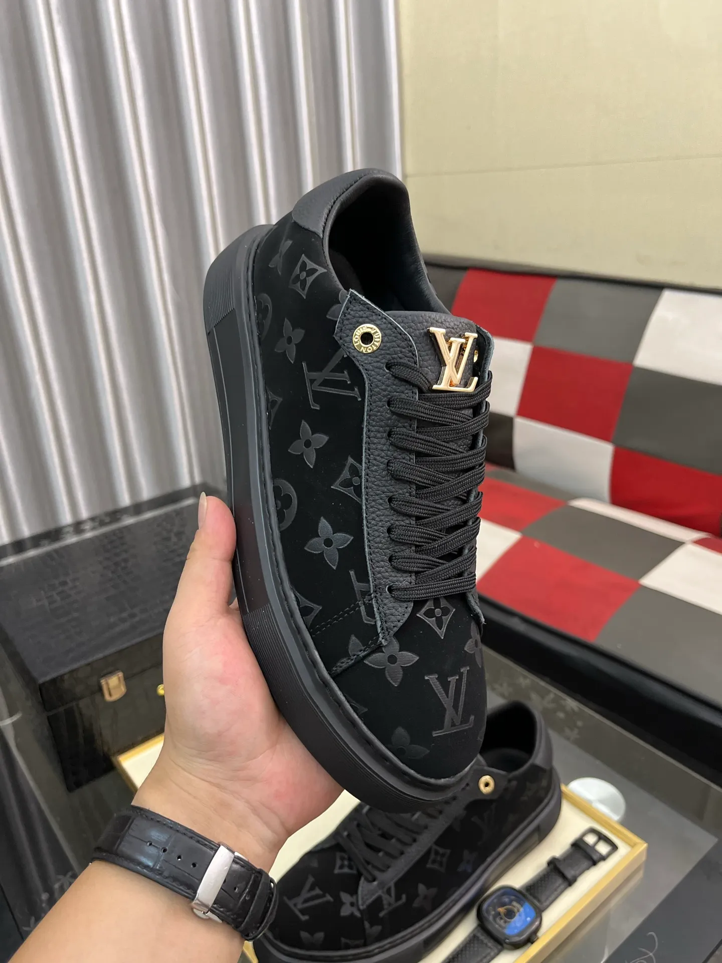 Men's shoes 💰440⌚️⌚️《LV》latest men's casual shoes, genuine leather lining, rubber wear-resistant outsole, fine lines and beautiful strips, not too much decoration, European and American style, comfortable and high-end, code number: 38 to 44 45 can be customized, 3️⃣colors are available